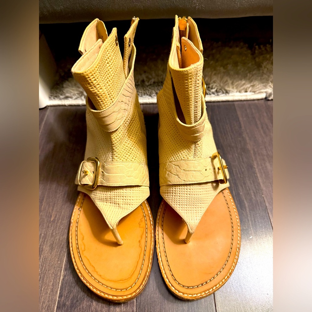 Stuart Weitzman Tan Leather Sandals Minimalist Design